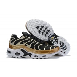 Zapatillas Nike Air Max Plus QS Hombre - Negro Oro